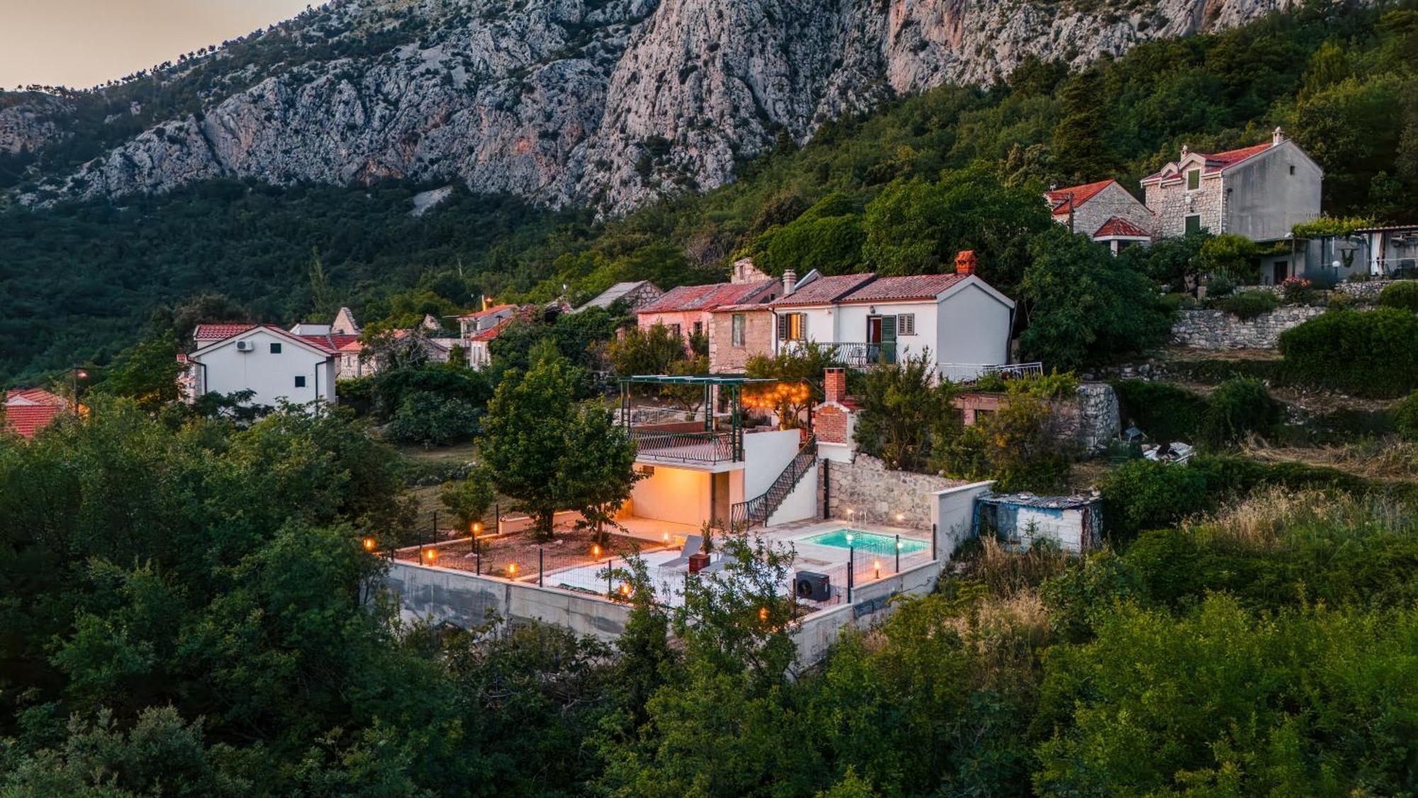 House Dida Mate - Cozy House In Nature With Heated Pool Tucepi Bagian luar foto