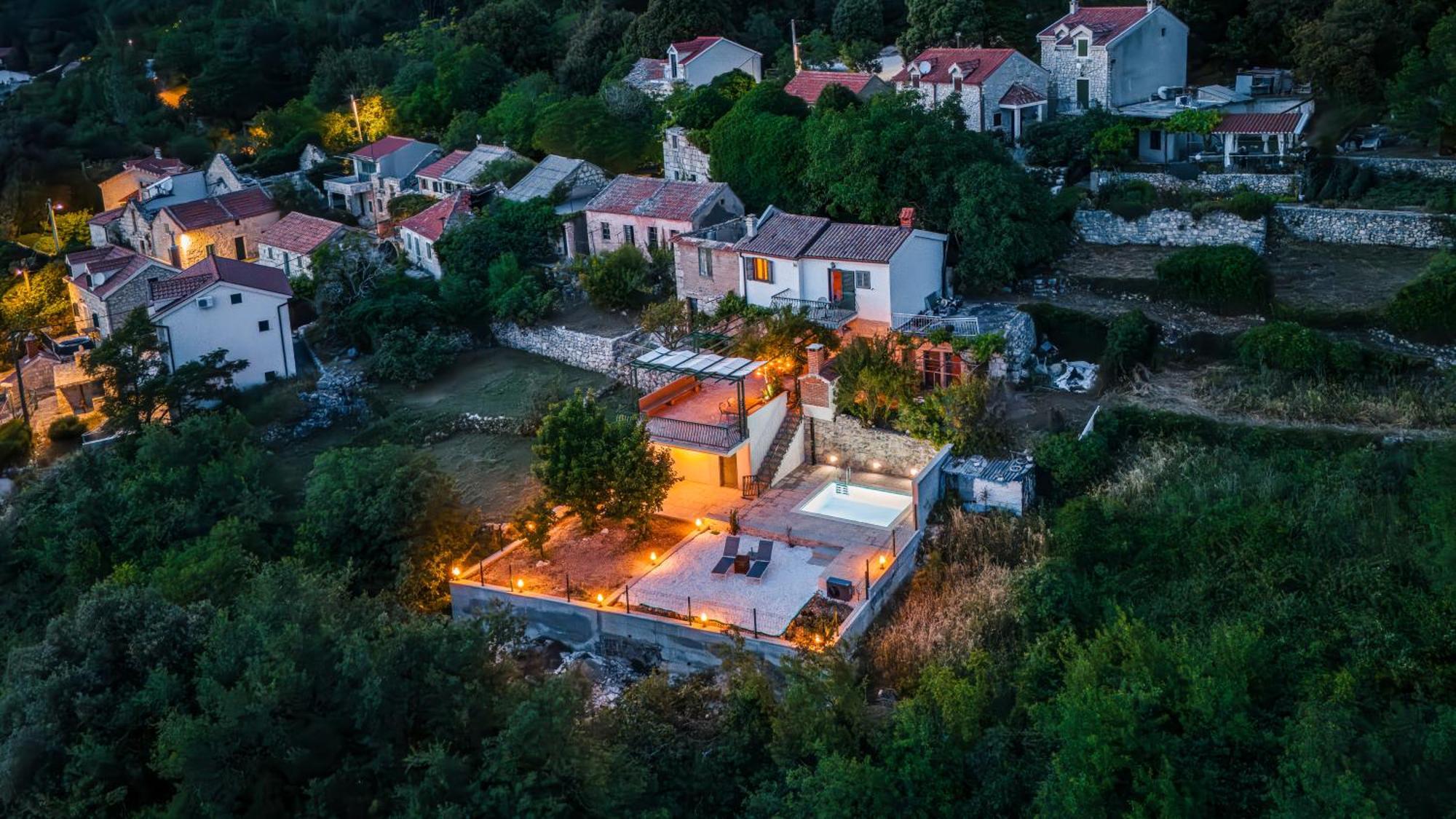 House Dida Mate - Cozy House In Nature With Heated Pool Tucepi Bagian luar foto