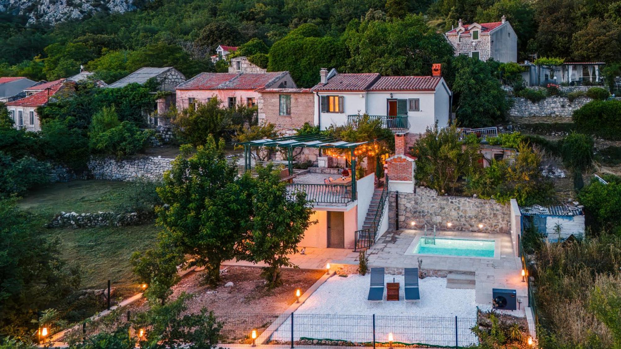 House Dida Mate - Cozy House In Nature With Heated Pool Tucepi Bagian luar foto