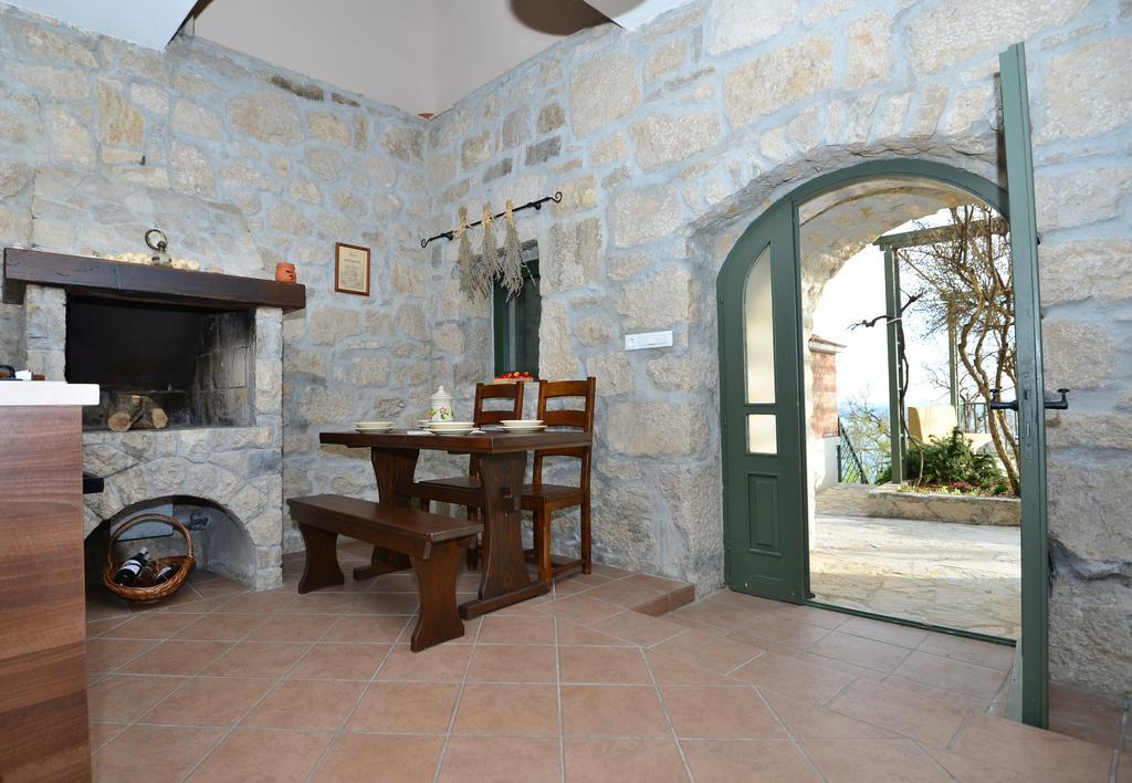 House Dida Mate - Cozy House In Nature With Heated Pool Tucepi Bagian luar foto